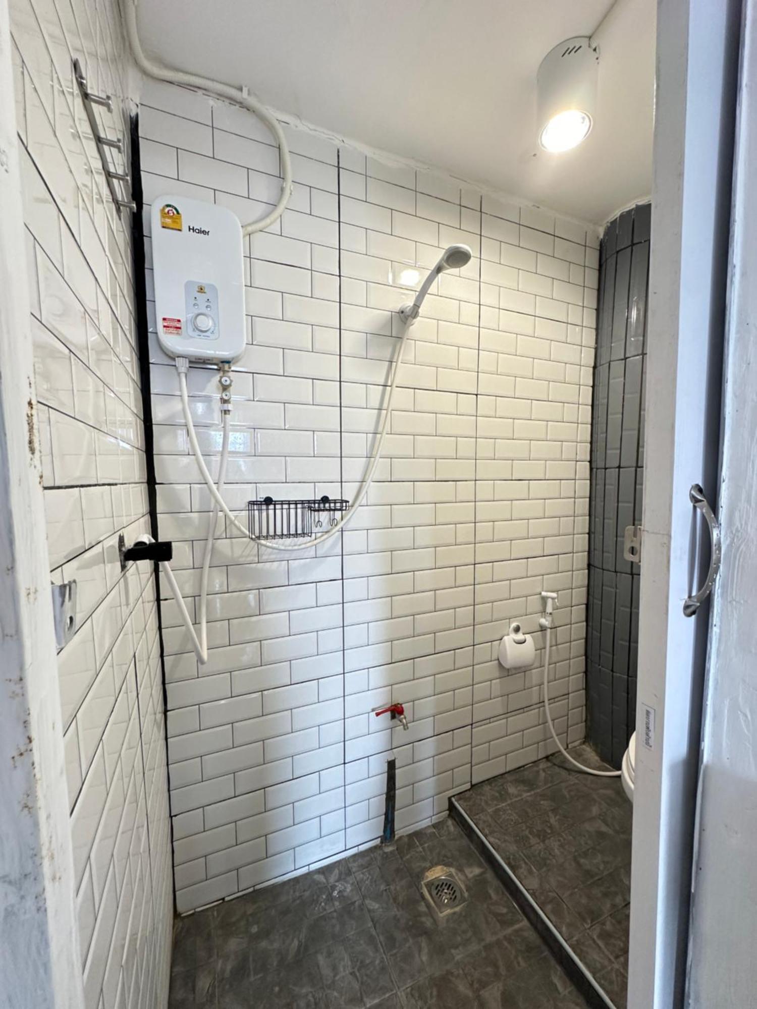Chubby 9 Single Room Bangkok Eksteriør bilde