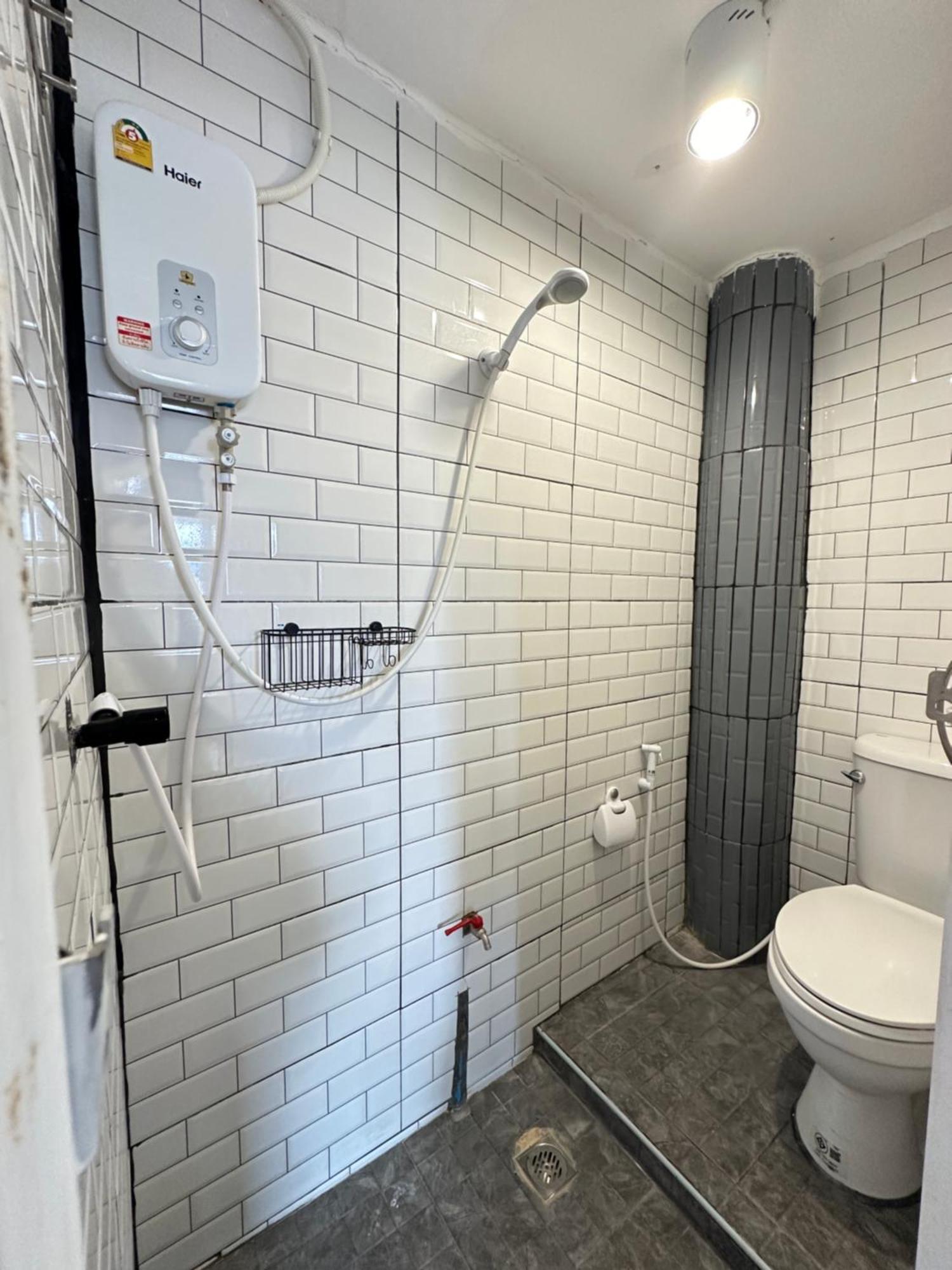 Chubby 9 Single Room Bangkok Eksteriør bilde
